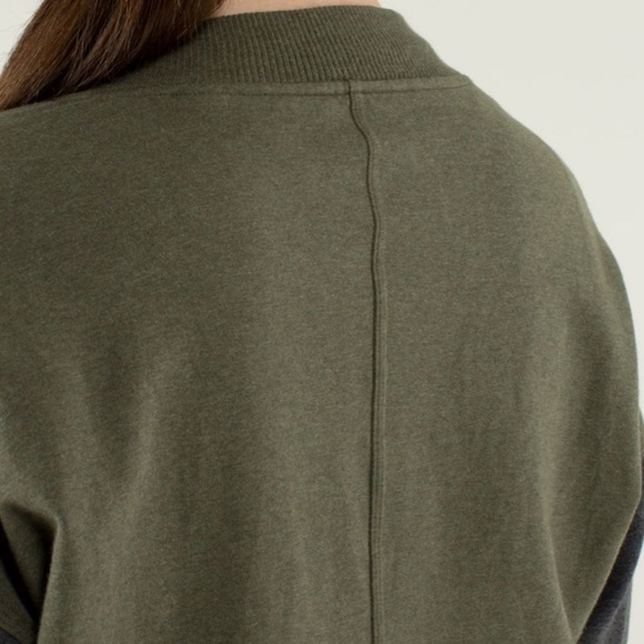 Lululemon Mula Bundle Wrap
Heathered Fatigue Green / Heathered Dark Grey - Picture 6 of 12
